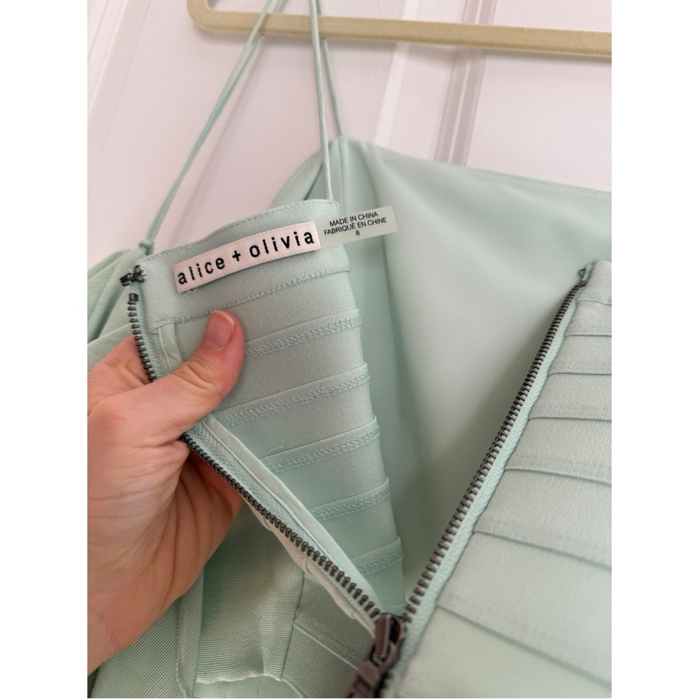 Alice + Olivia Nakia Cold Shoulder Crop Top Mint Green Size 8 - Picture 8 of 9